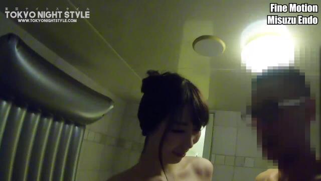 Japanese escort Jinatsu has sex with an escort in the shower